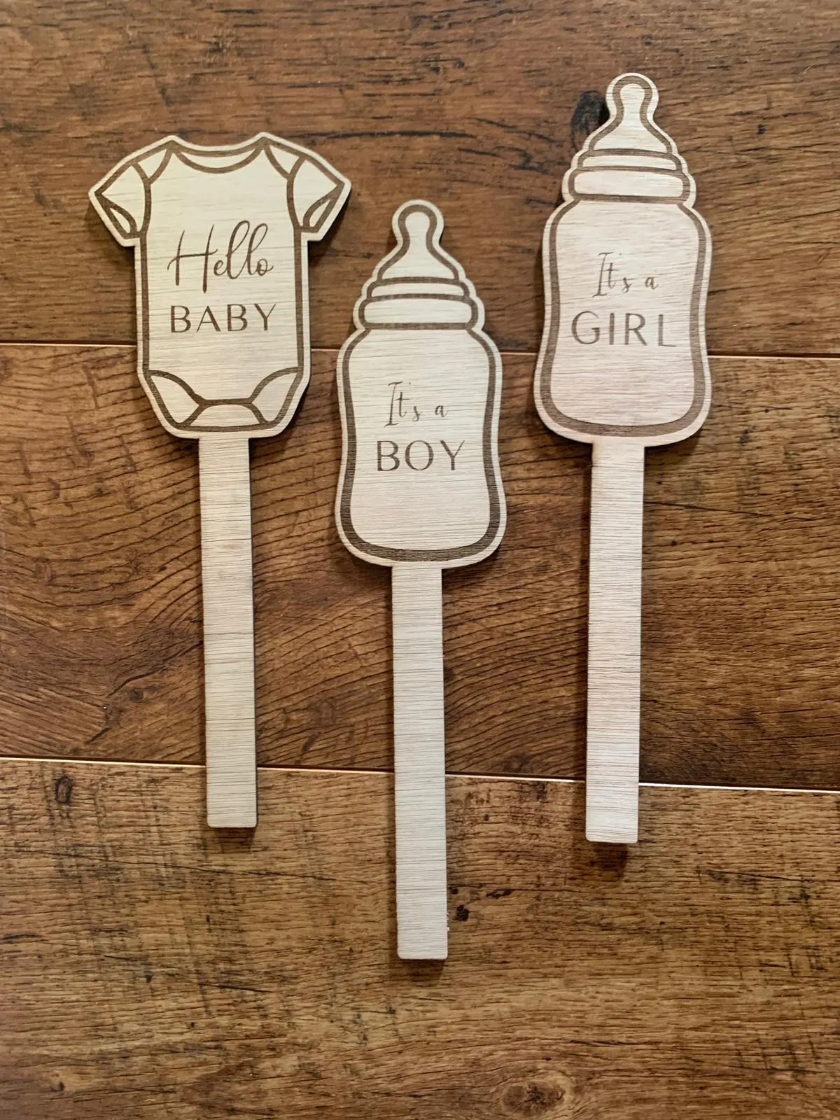 Houten photoboothprops voor een babyfeest